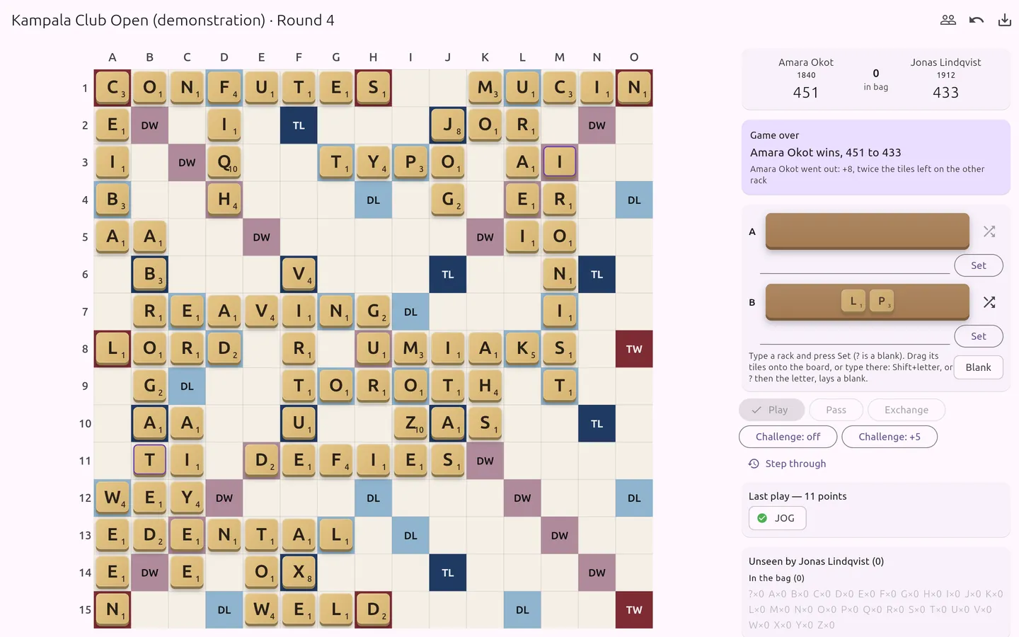 Partie terminée : le score réglé selon les règles, deux fois les lettres restées sur l’autre chevalet pour le joueur qui a fini.